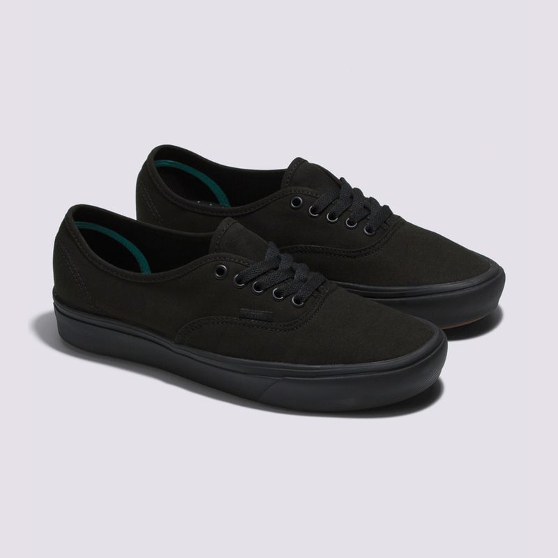 Tenis Clasicos Negros Cl Comfycush Authentic Sf Vans Pilatos