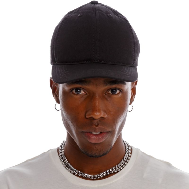 177.000+ Gorras Para Hombre Fotografías de stock, fotos e imágenes libres de  derechos - iStock